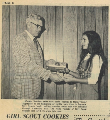 Bartlett Piland sells girl scout cookies to the mayor